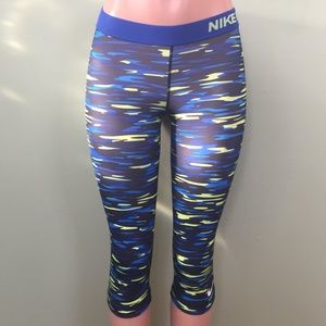 Nike Pro capris
